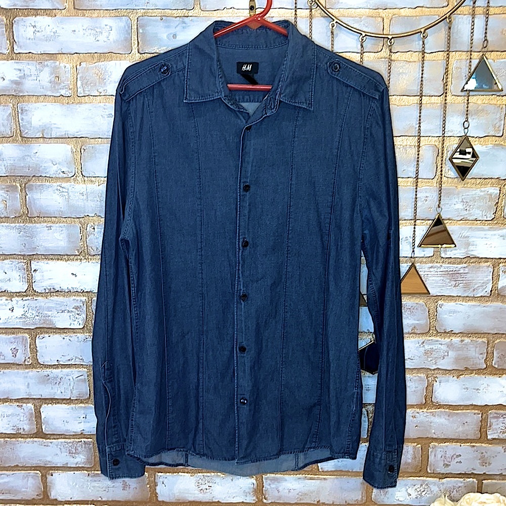H&M Dark Wash Long Sleeved Denim Button Down Shirt, Men’s Size Medium. - Picture 5 of 9